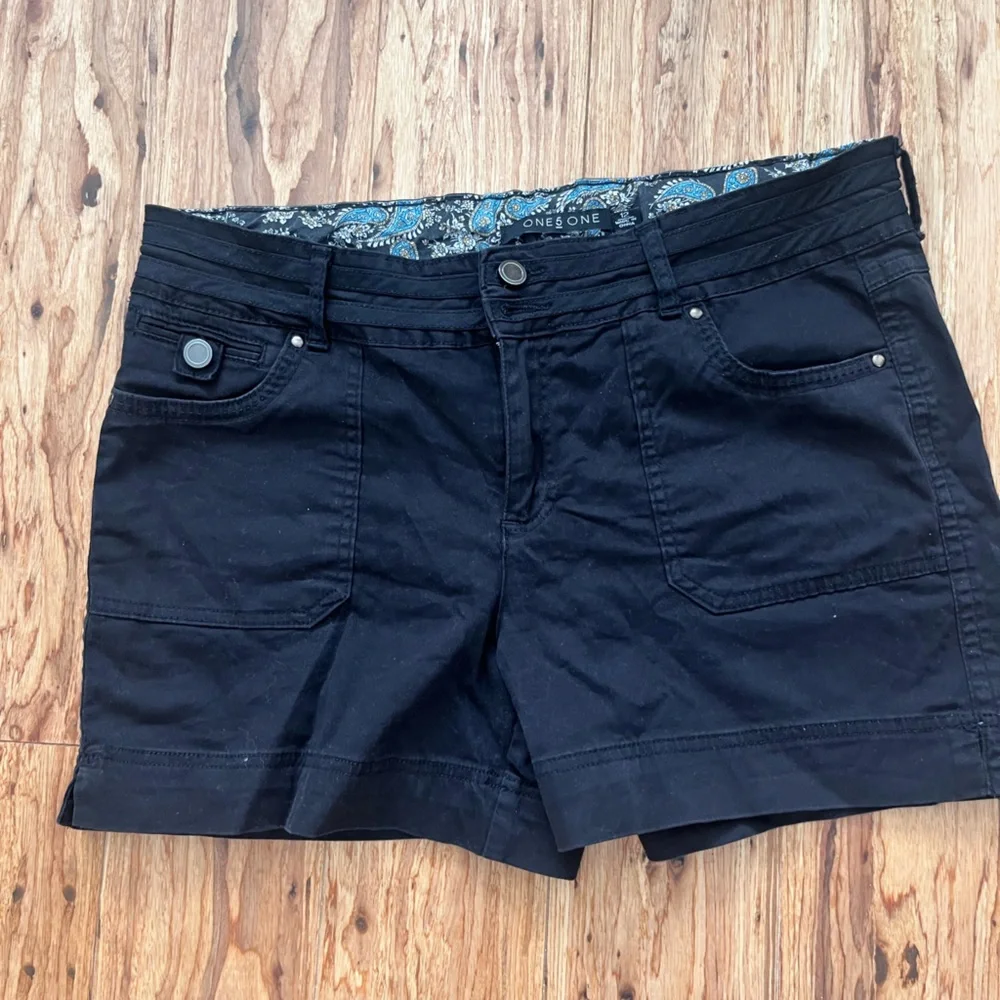 Black and White -cute shorts-perfect neutral options as a wardrobe base - Picture 3 of 7